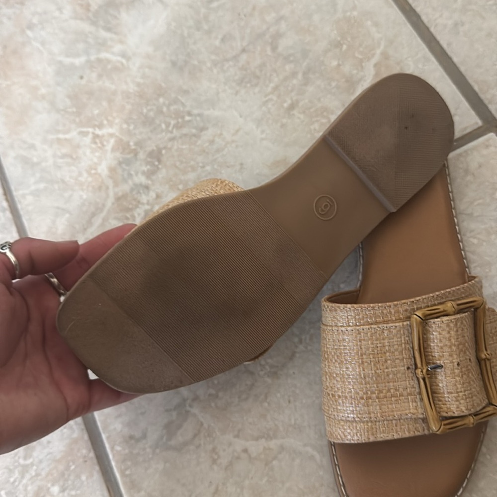 Universal Thread sandals size 6 - Picture 2 of 4